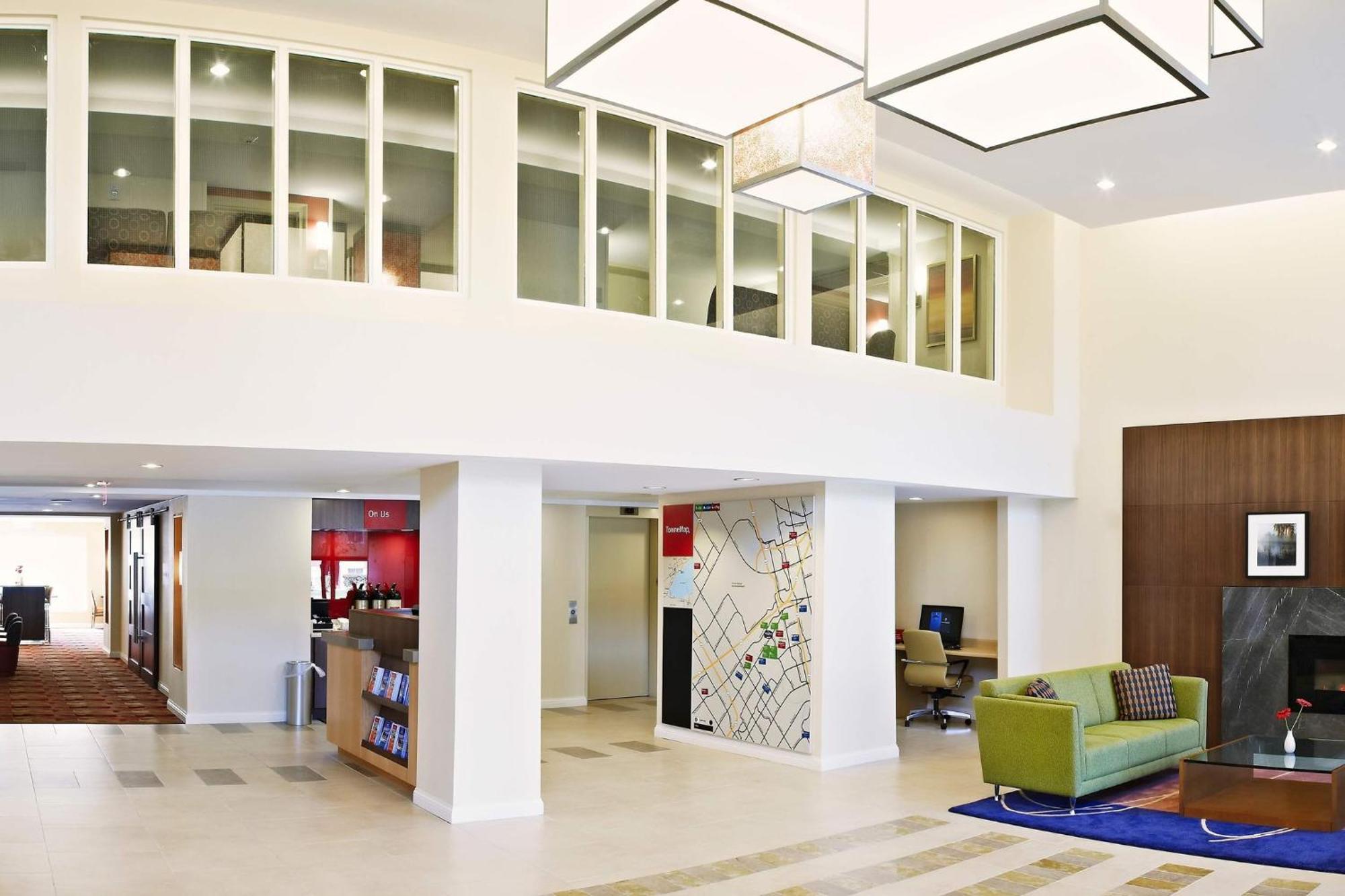 Towneplace Suites By Marriott Mississauga-Airport Corporate Centre Интерьер фото
